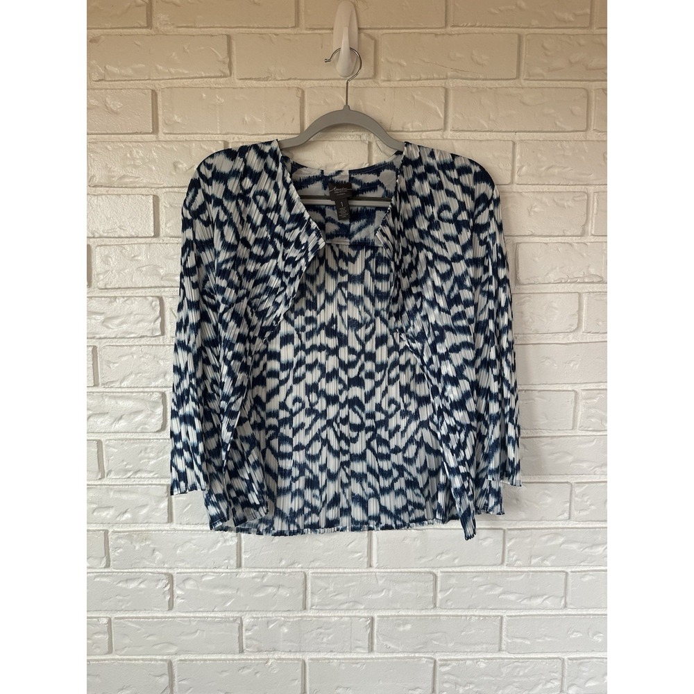 Chico's Travelers Collection Blue White Pleated‎ Top Size 1 | Abstract Print